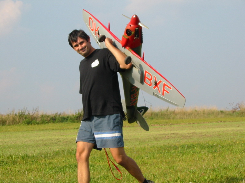 I takhle jde nosit Spitfire Mk.IX E :-)